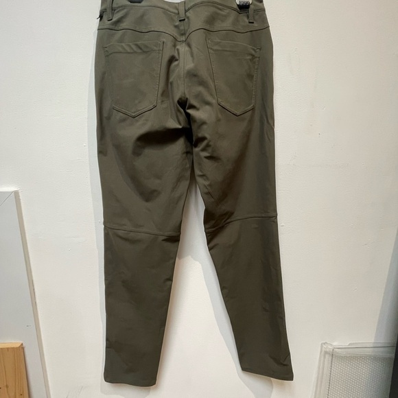 lululemon athletica Men's Khaki Chinos - Picture 4 of 5